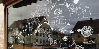 Herzstück Diedorf – liz design – Illustration Schaufenster Herzstück Diedorf – liz design – Illustration Schaufenster